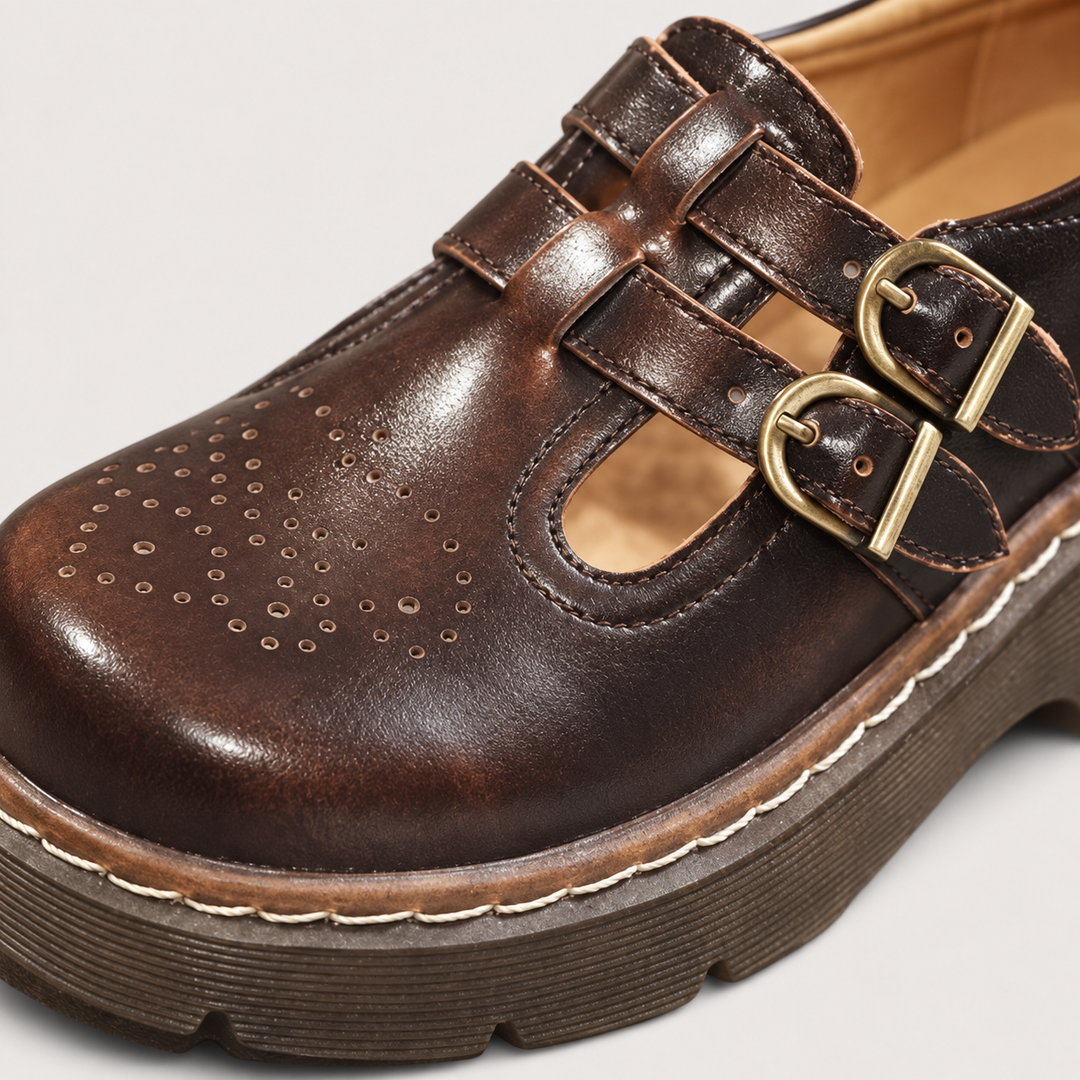 Viola brown shoes, buckle brogue and sole detail